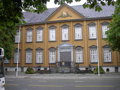 p8300056